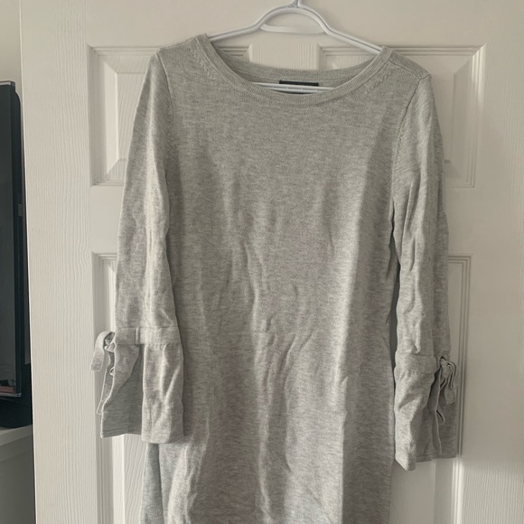 Banana Republic knit midi dress with bell sleeves and bow detail. - Picture 1 of 1